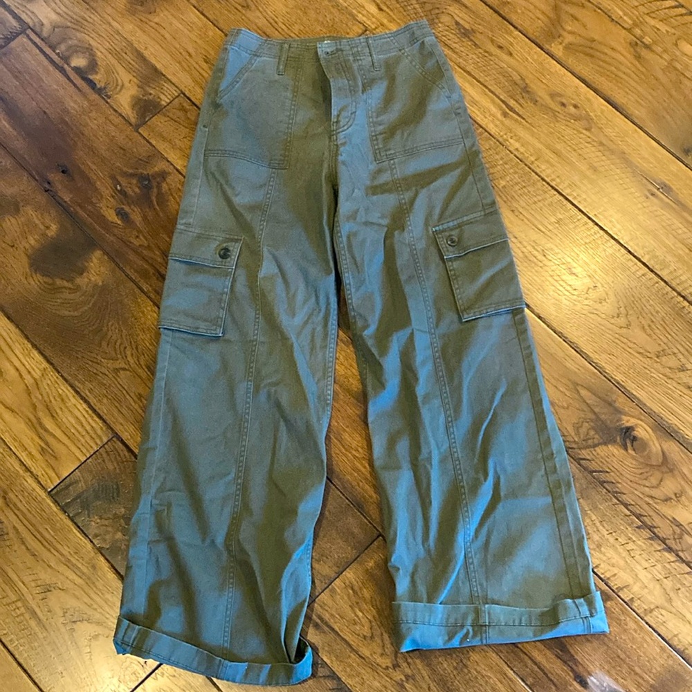 Green cargo pants, high rise wide leg, size 4